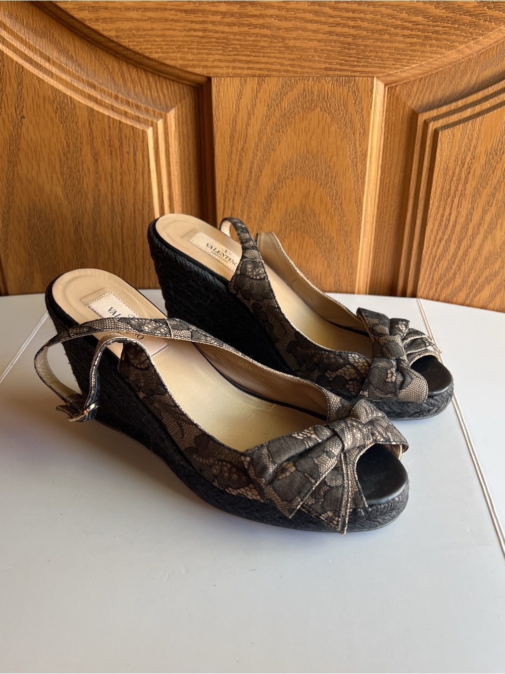 Valentino Garavani Lace Bow Espadrille Wedges EU38 Black Tan Resort Luxe